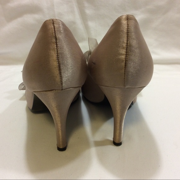 TOUCH OF NINA SATIN PUMPS WITH BOW 7.5 $89 - Picture 7 of 10
